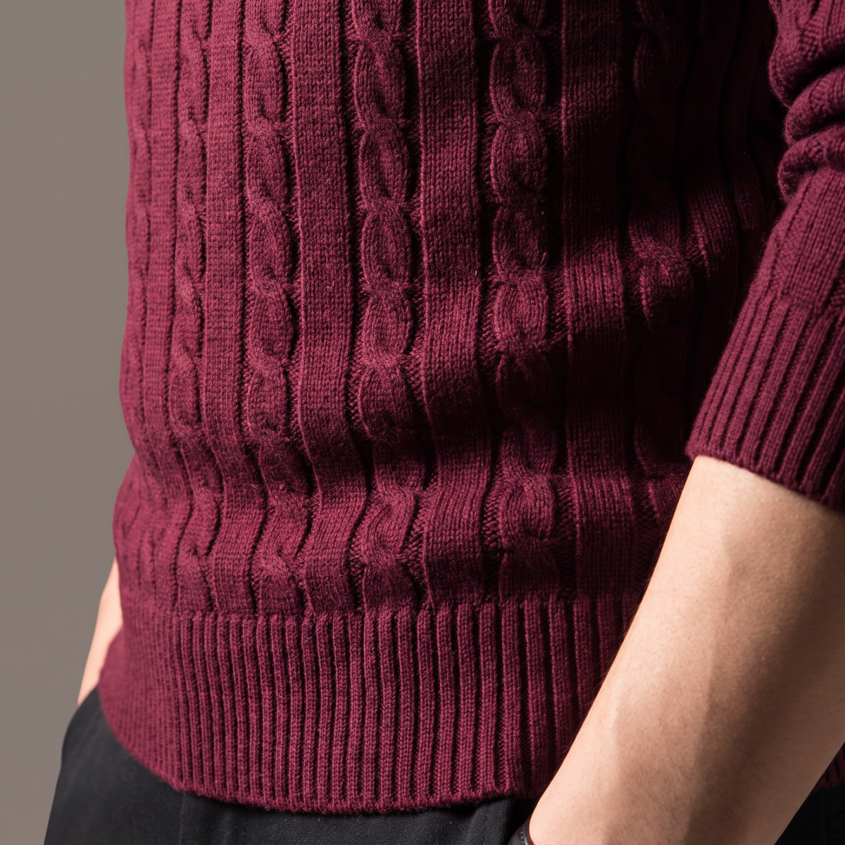 Men's fleece-lined roll neck jumper in burgundy, hem and knit detail