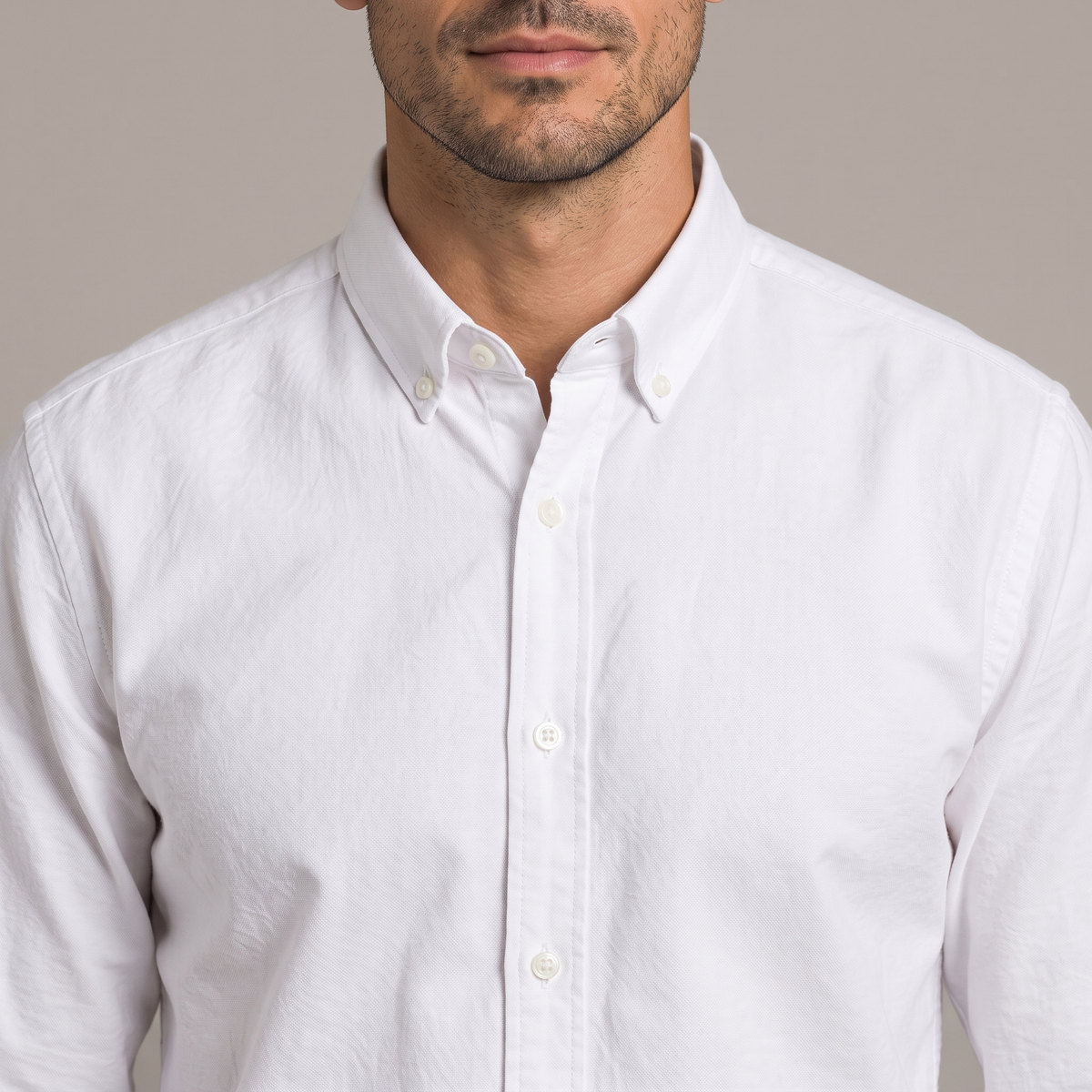 Close-up of the point collar and buttons, in white